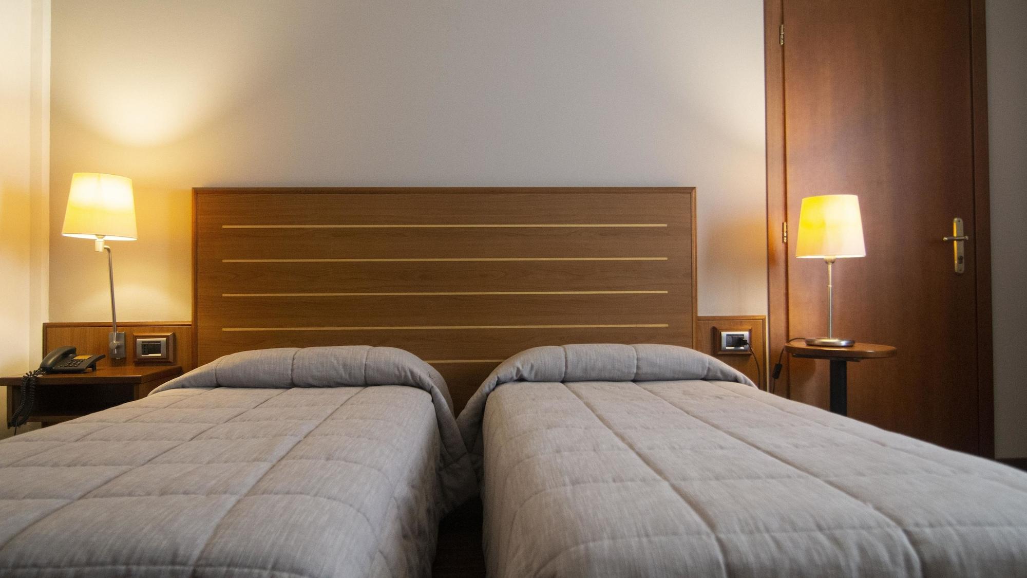 B&B Hotel Cuneo Cristal Kültér fotó