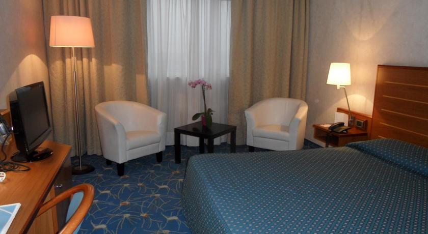 B&B Hotel Cuneo Cristal Kültér fotó
