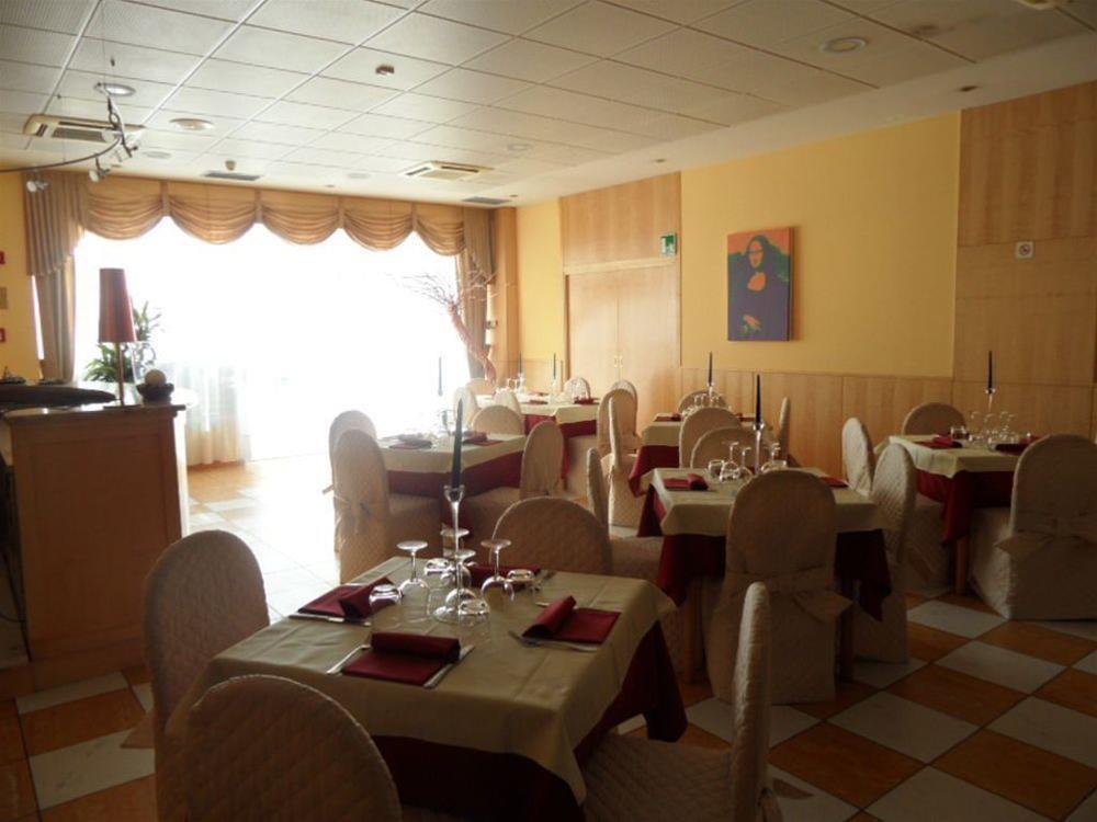 B&B Hotel Cuneo Cristal Kültér fotó